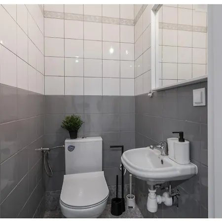 Privat bolig Pluto - 15 Min To Old Town