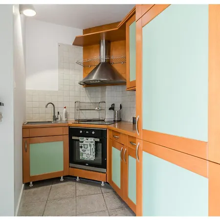 Rum i privatbostad Pluto - 15 Min To Old Town