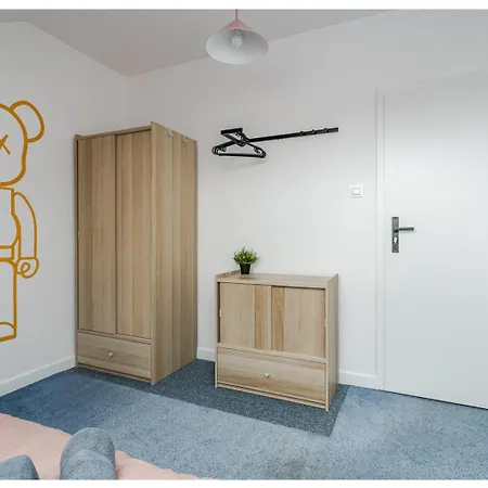 Quarto em Acomodações Particulares Pluto - 15 Min To Old Town *