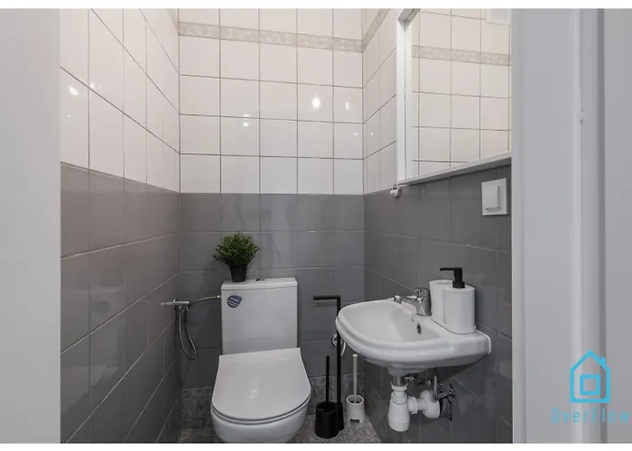 Rum i privatbostad Pluto - 15 Min To Old Town